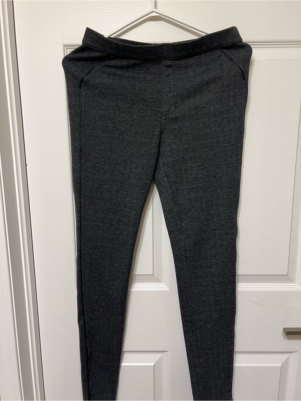 HUE Girls Charcoal Herringbone Pull-On Leggings